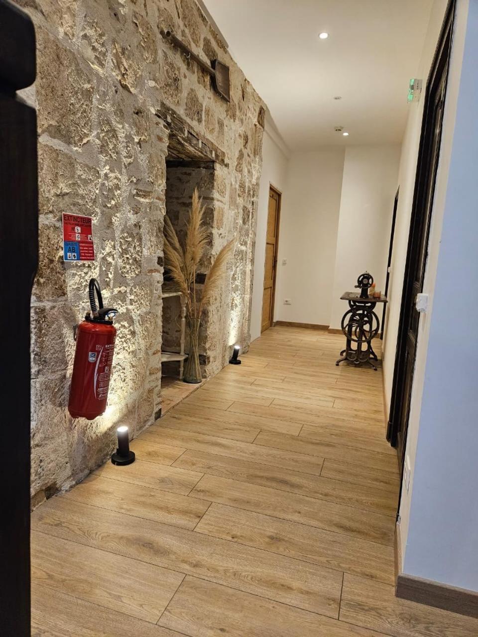 Aparthotel Le Beffroi Tournon-dʼAgenais Exterior foto