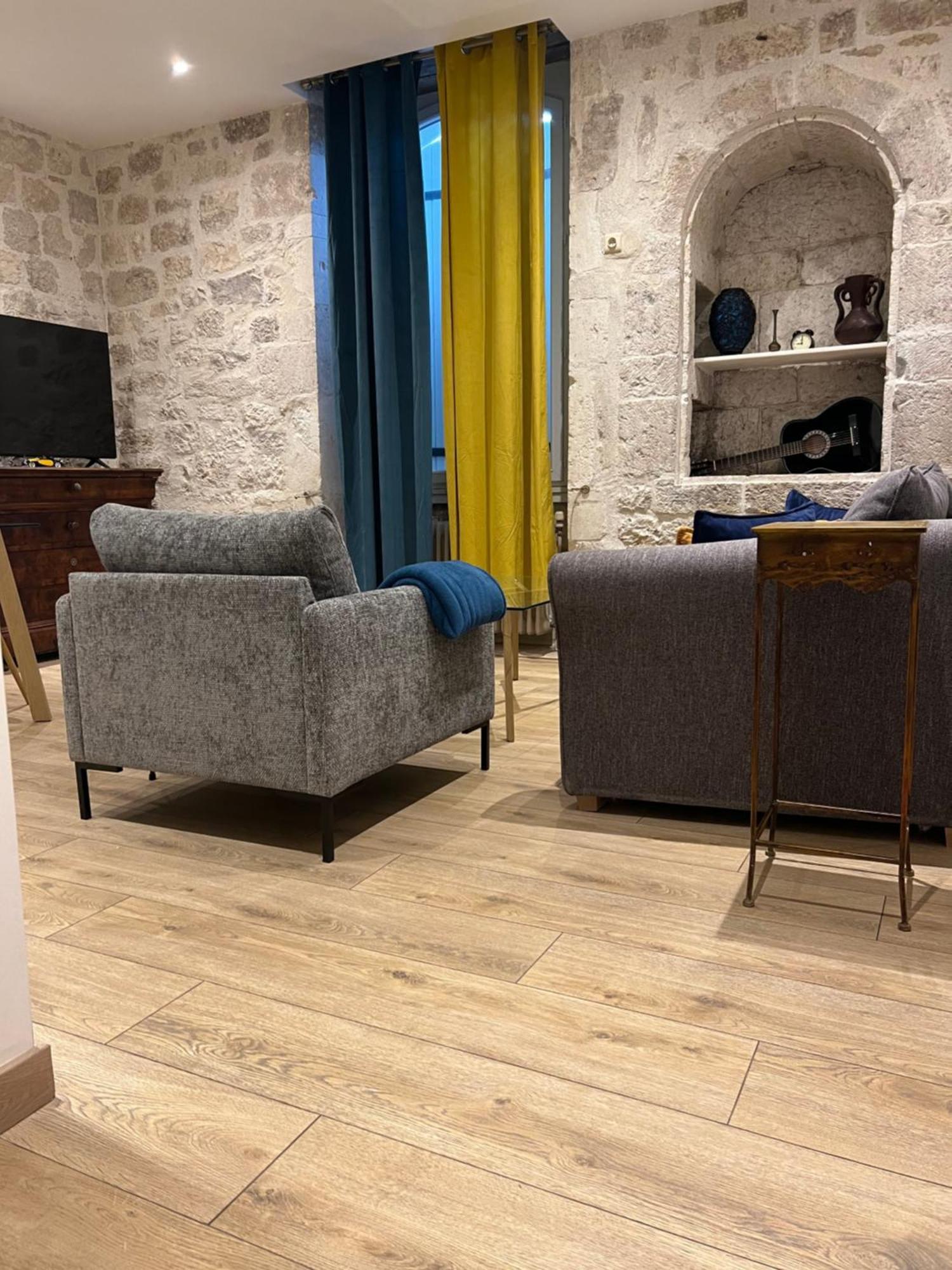 Aparthotel Le Beffroi Tournon-dʼAgenais Exterior foto